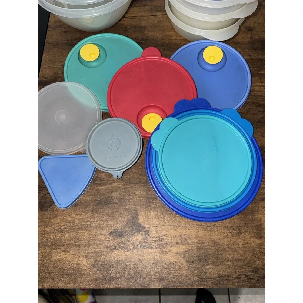 lot of 21 vintage tupperware Containers And Lids Various Colors And Sizes